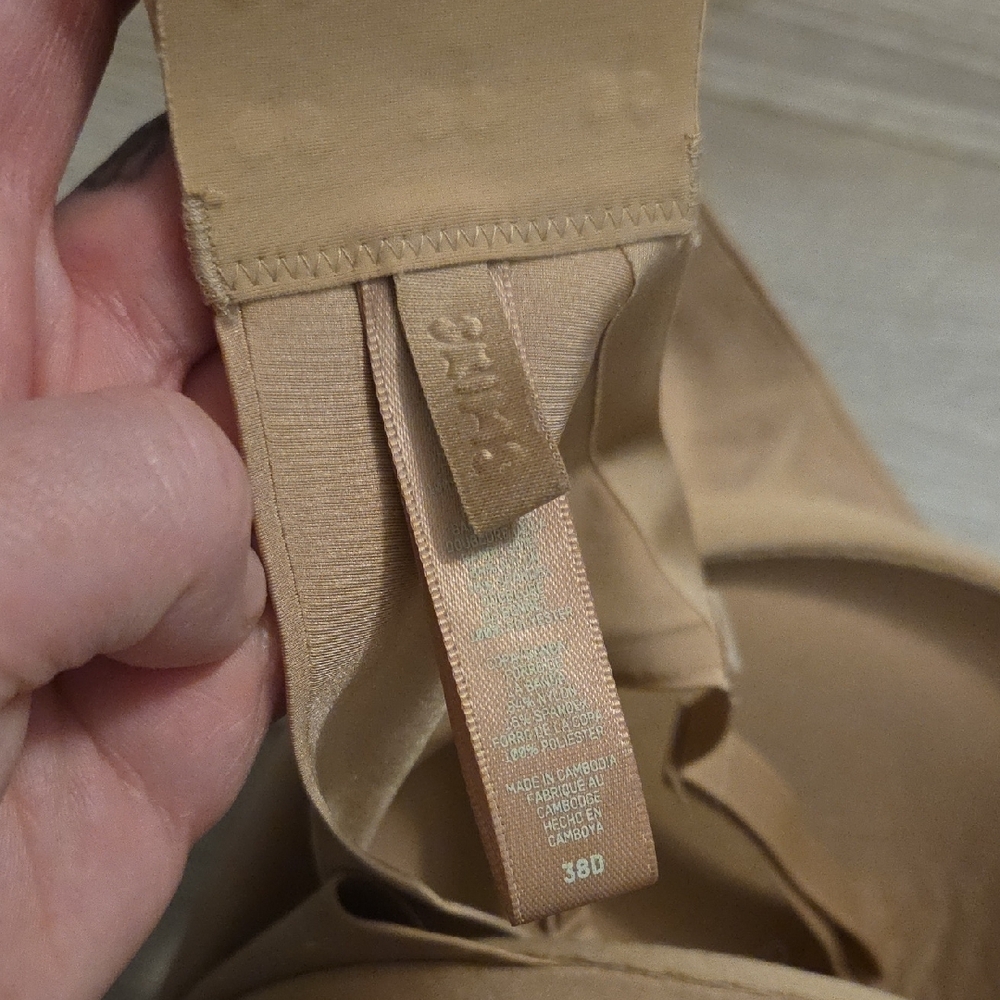 SKIMS Tan Smooth Bra - Picture 2 of 4